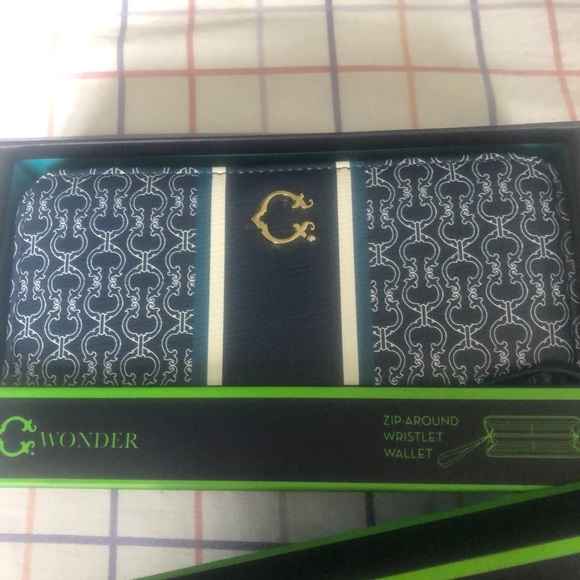 NWT C. Wonder Zip Around Wristlet Wallet - Picture 2 of 7